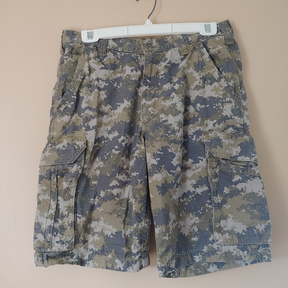 Carhartt camo cargo shorts